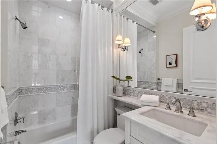 dash_BATHROOM_1