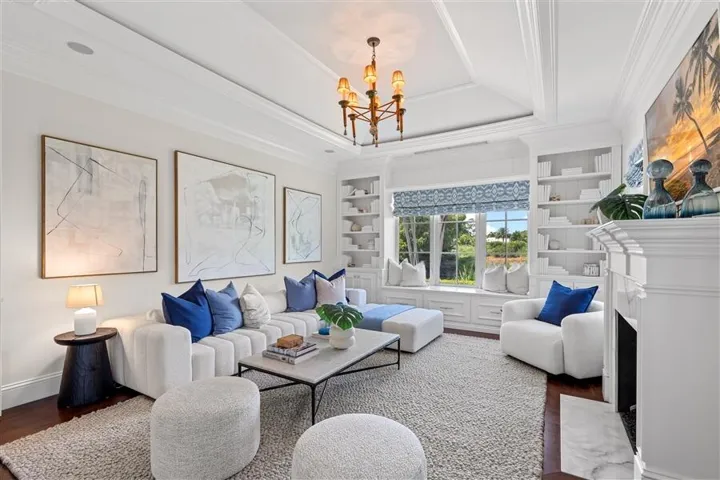 dash_FAMILY_ROOM_ANGLE_LEFT