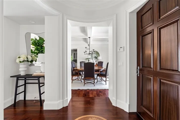 dash_FOYER_STRAIGHT_RIGHT