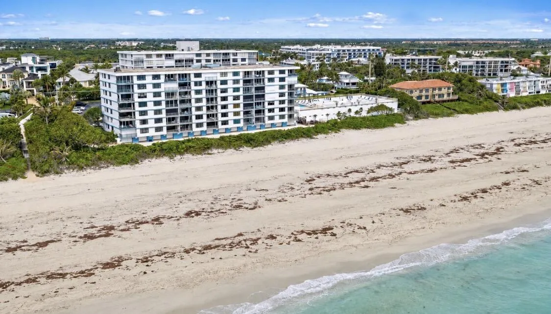 7th floor residence overlooking the ocean