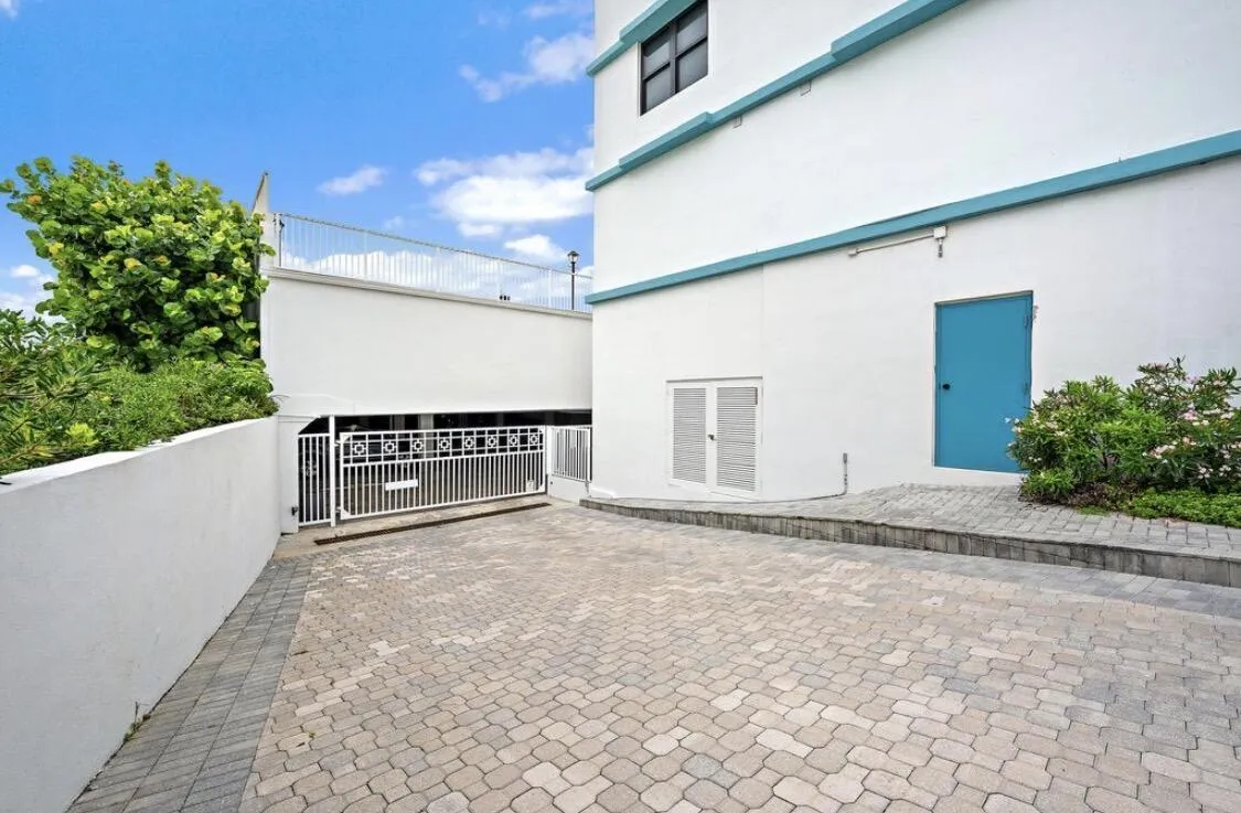 Secured underground parking (one assigned)