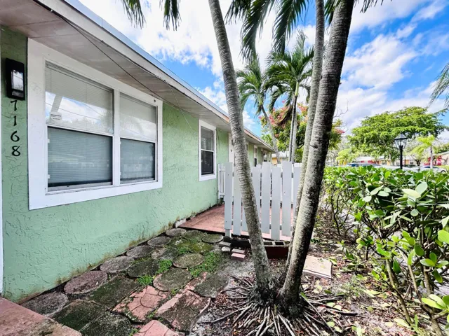 FENCED PATIO