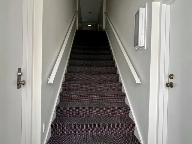Property located in the second floor. No elevators