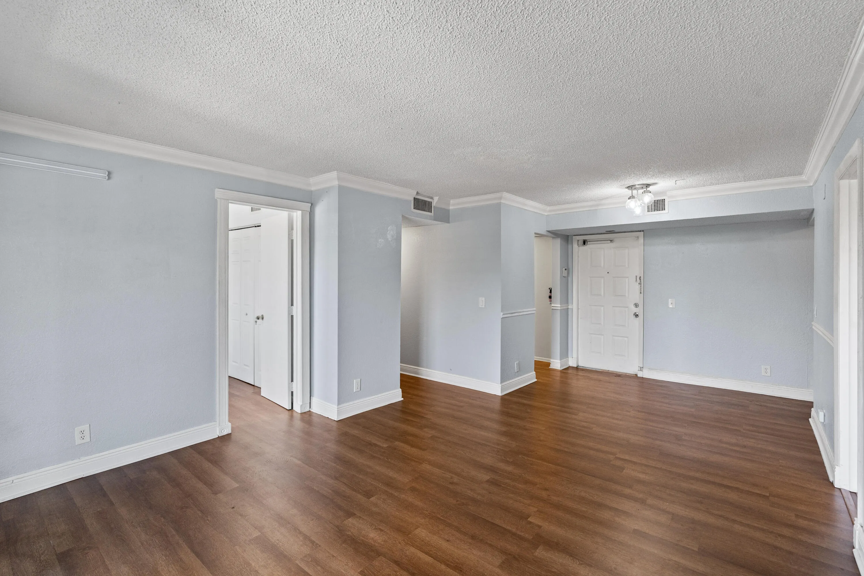 Living Room/Door to 3rd bedroom