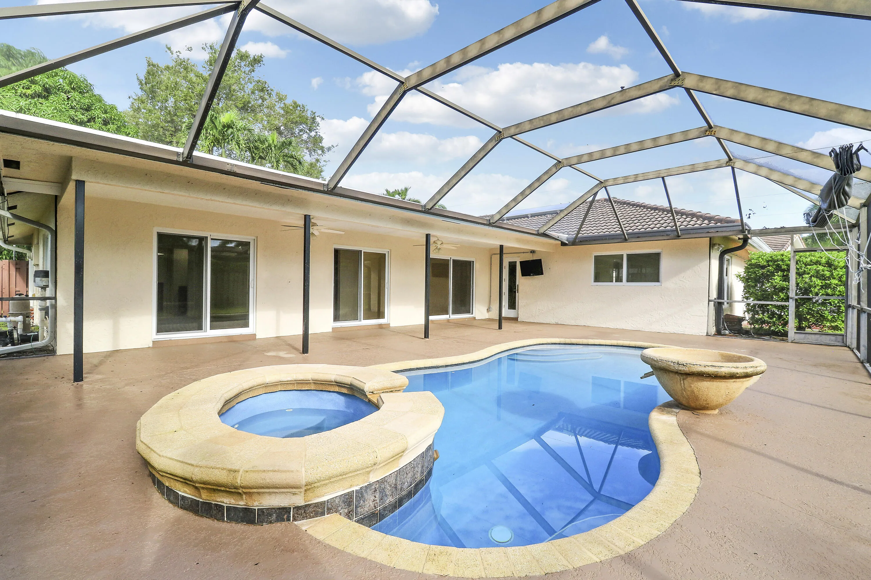Screened in Pool