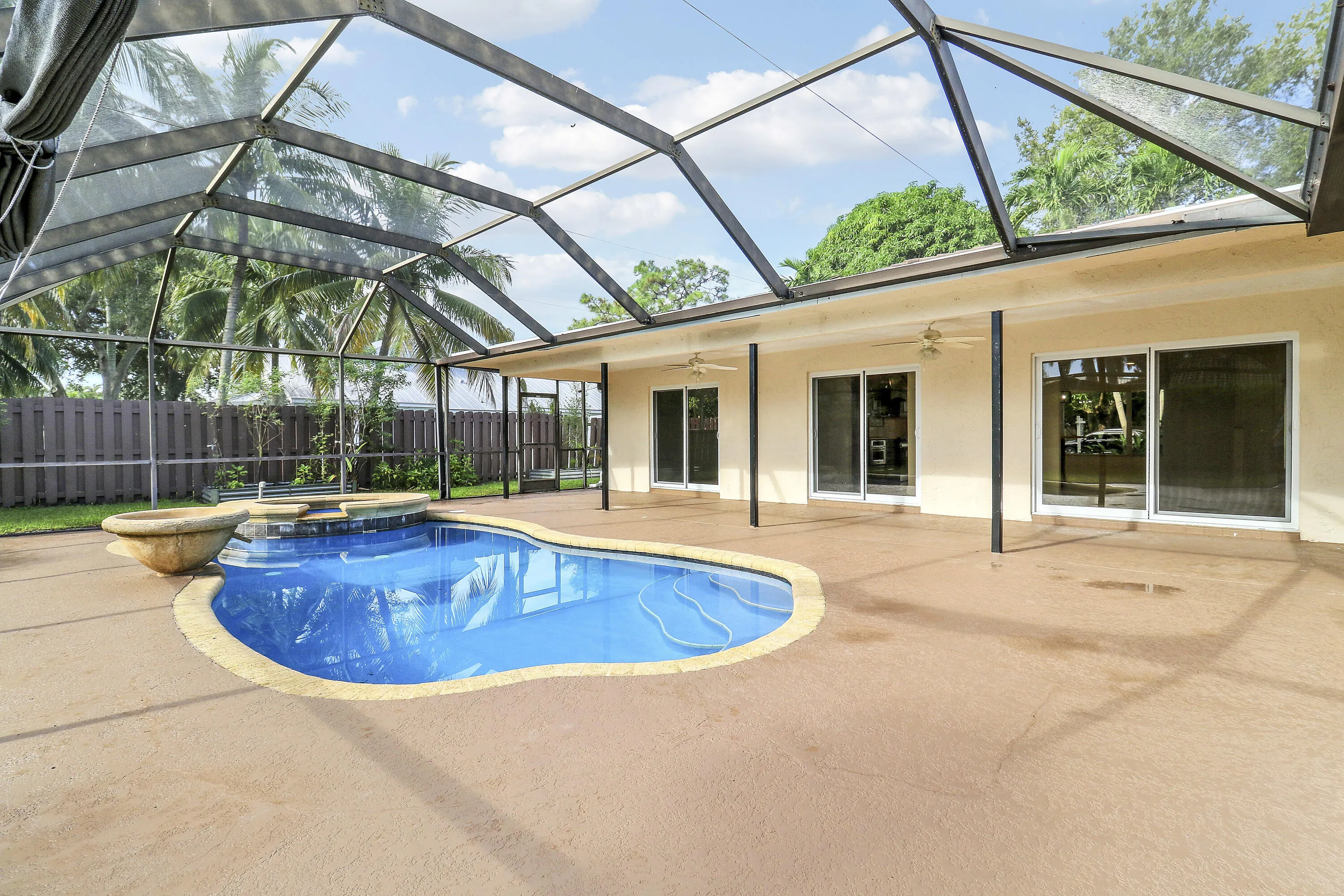 Screened in Pool