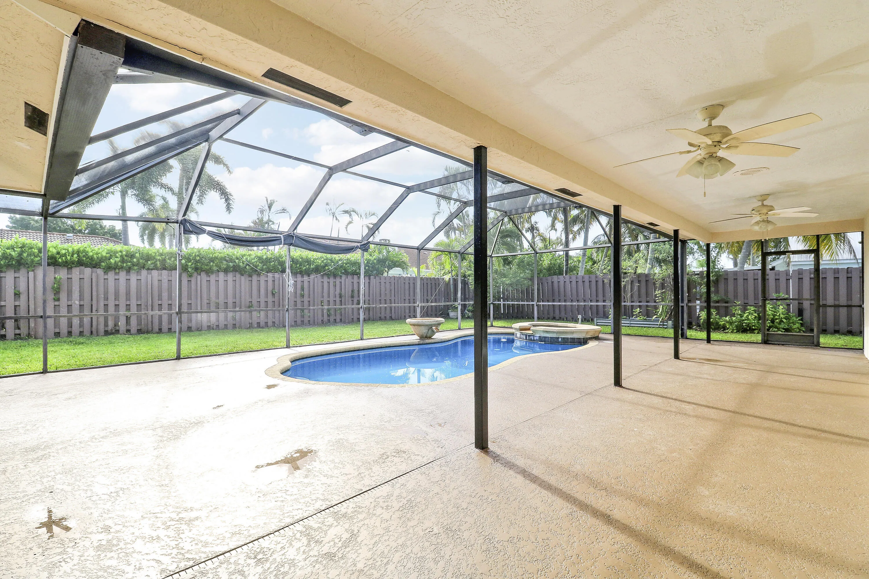 Screened in Pool