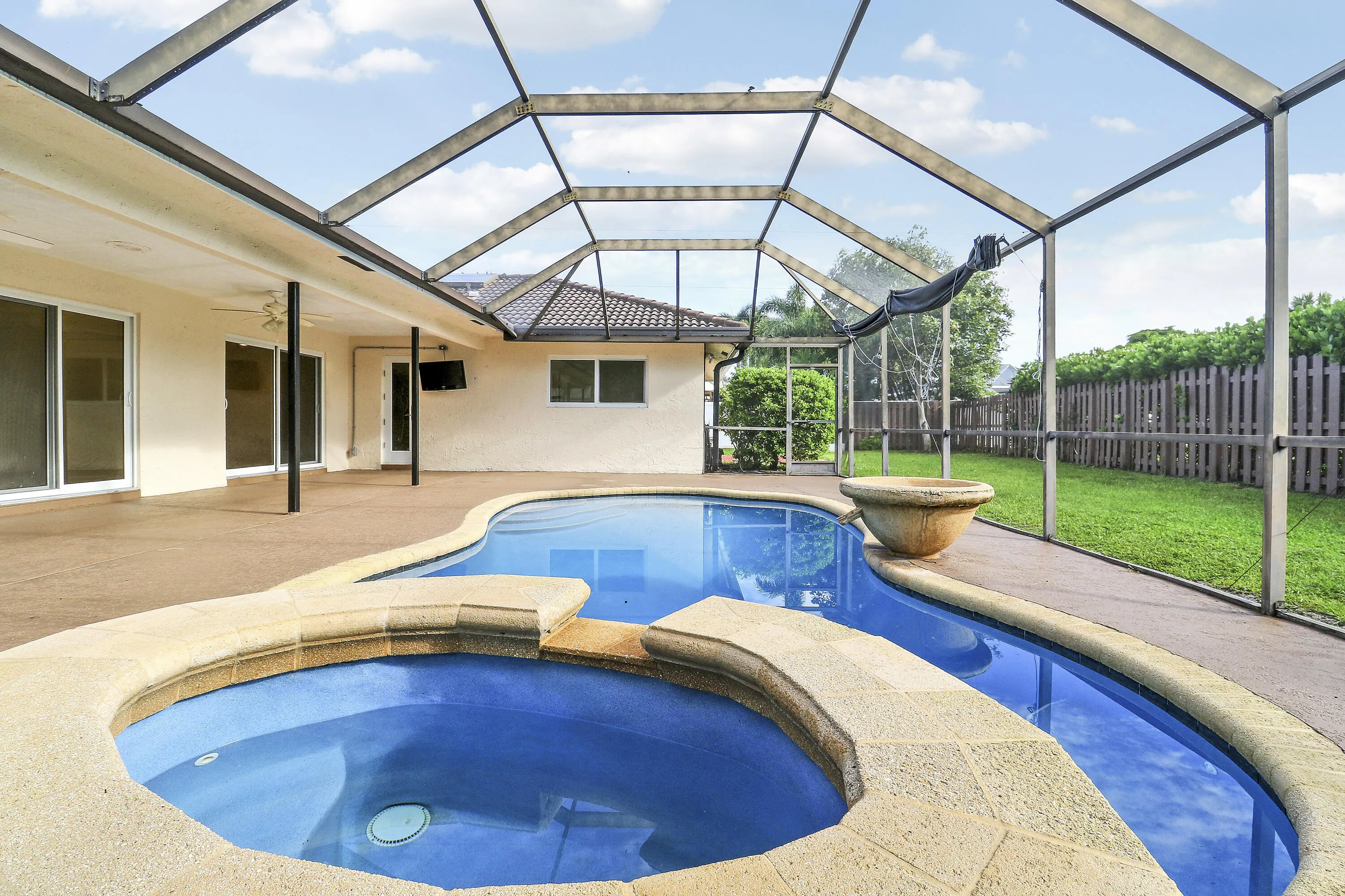 Screened in Pool
