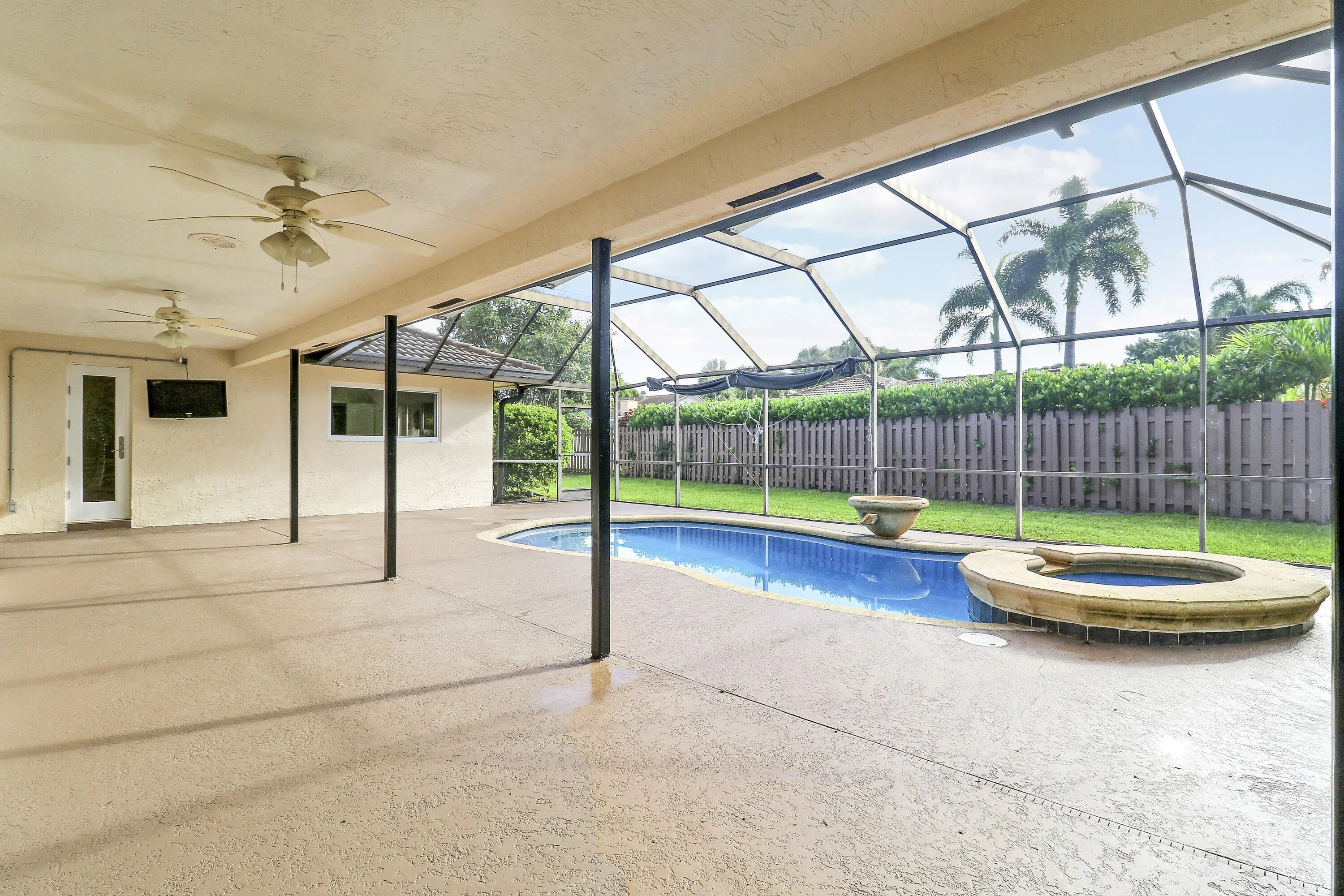 Screened in Pool