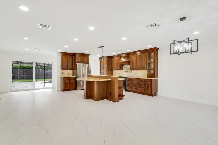 Kitchen/Dining