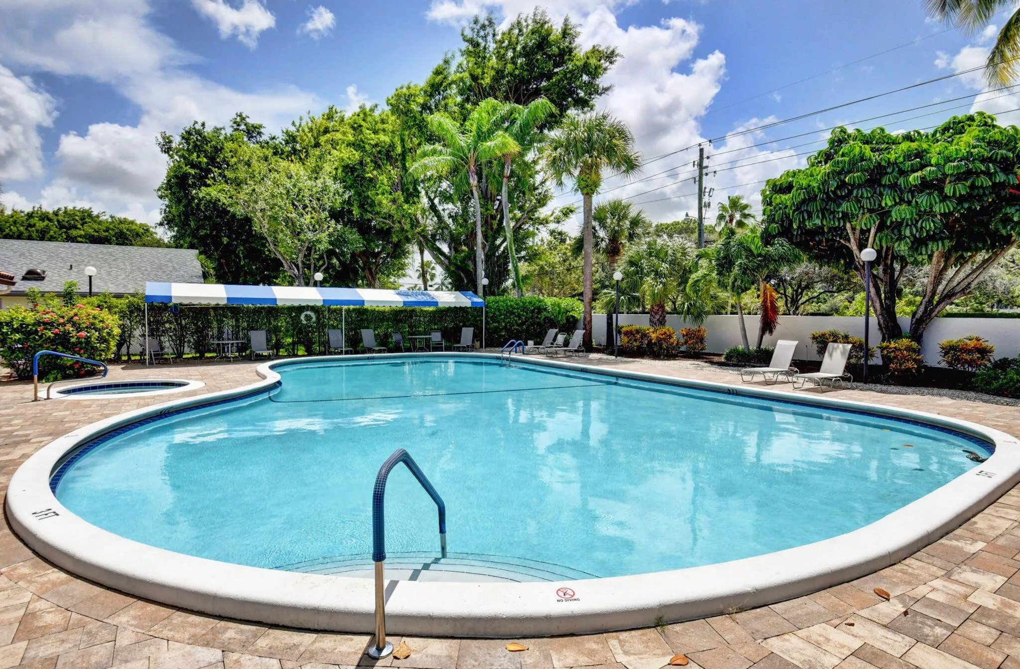POOL / JACUZZI