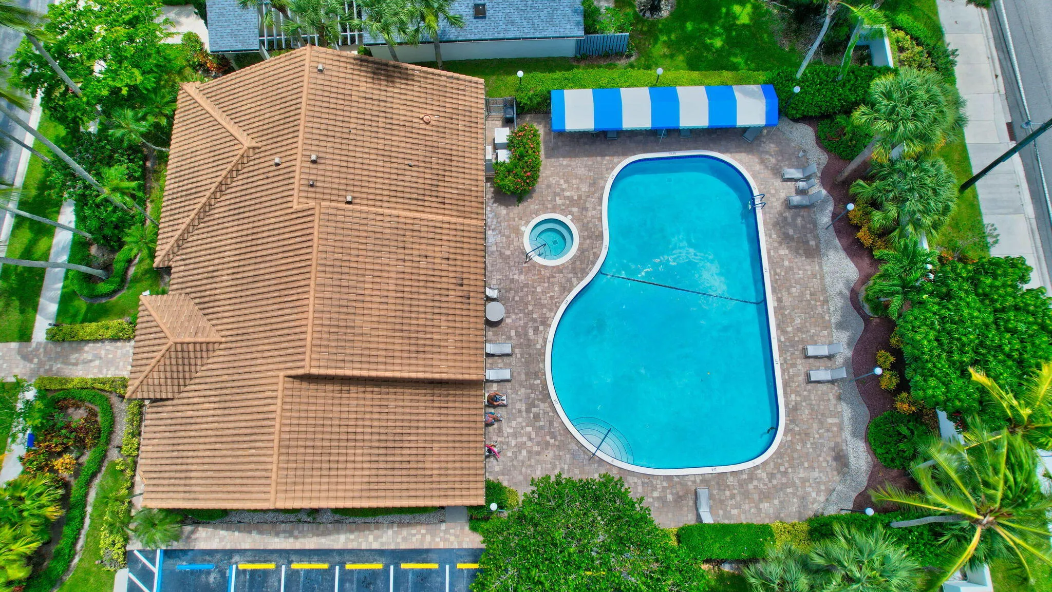 ARIEL CLUBHOUSE
