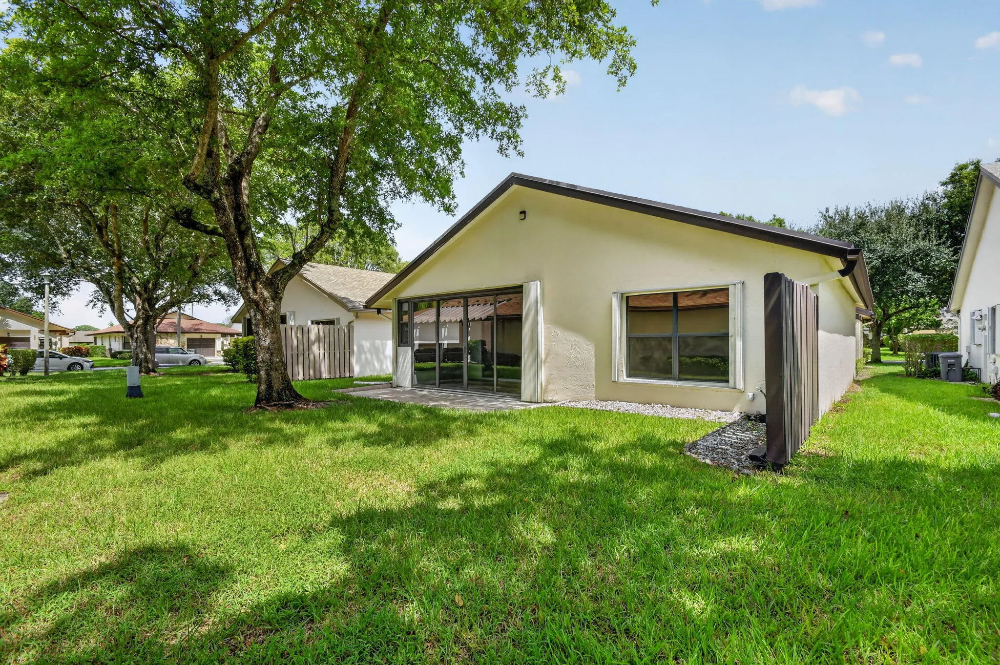 EXTERIOR HOUSE 2