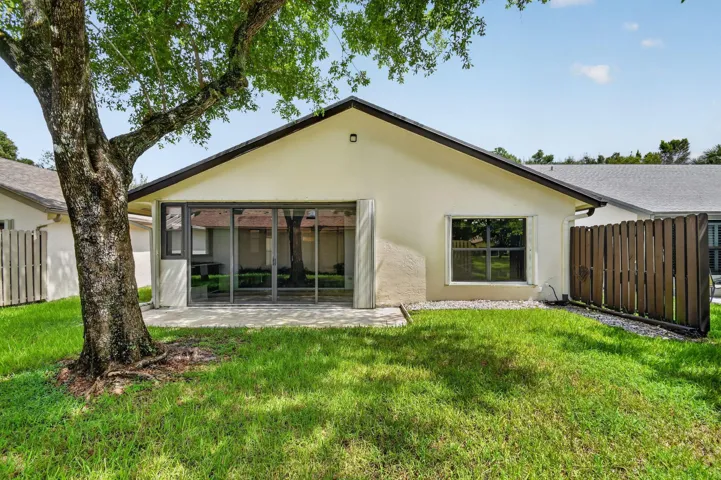 EXTERIOR HOUSE