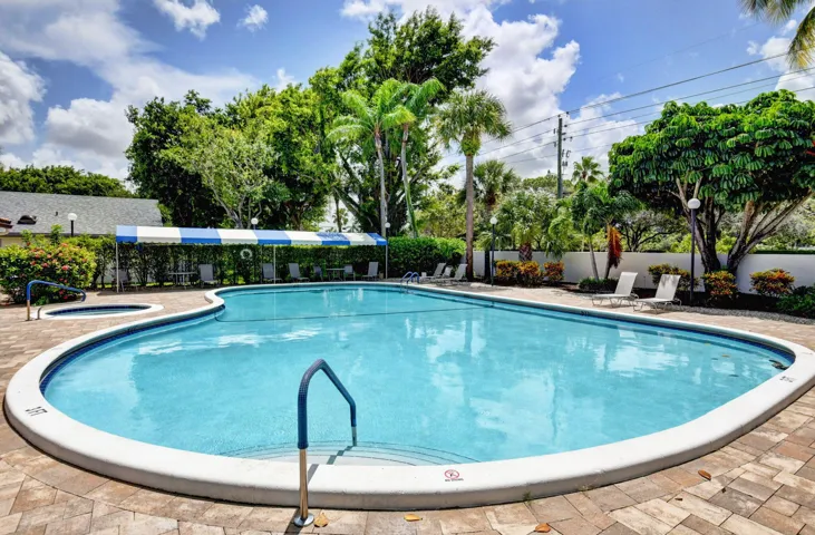 POOL / JACUZZI