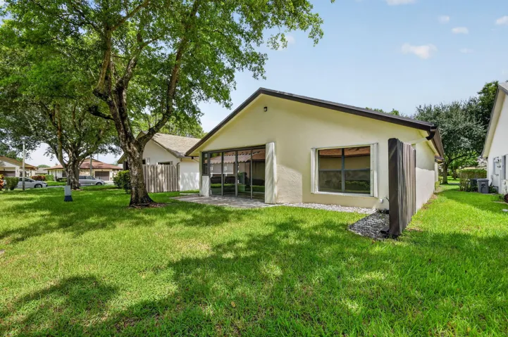 EXTERIOR HOUSE 2