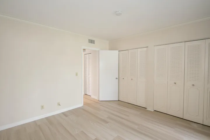 Murry-Hills-208-building4