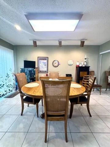 Eat in Kitchen Dining Room