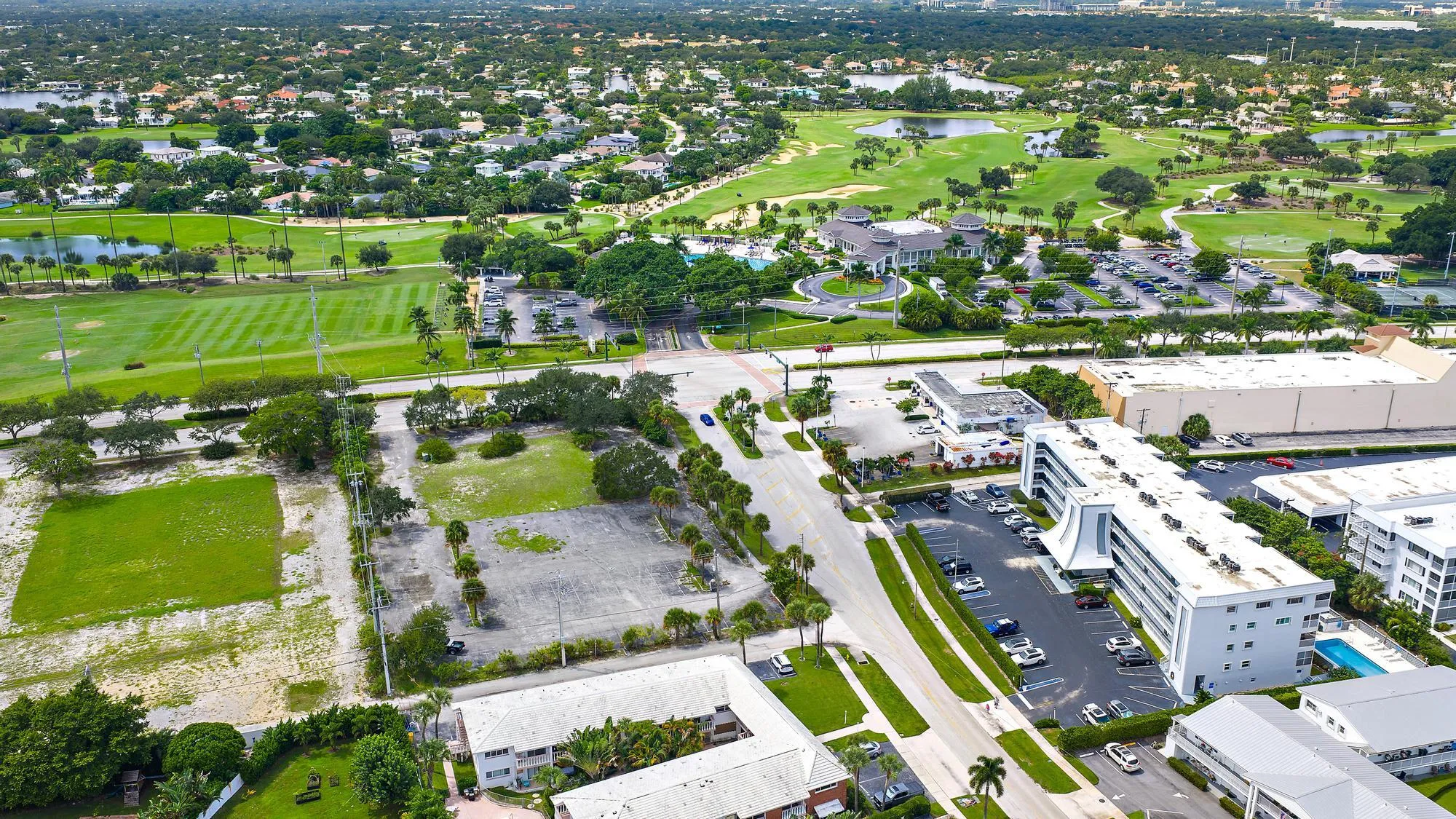 Aerial to the West-North Palm Beach Country Club Amenities