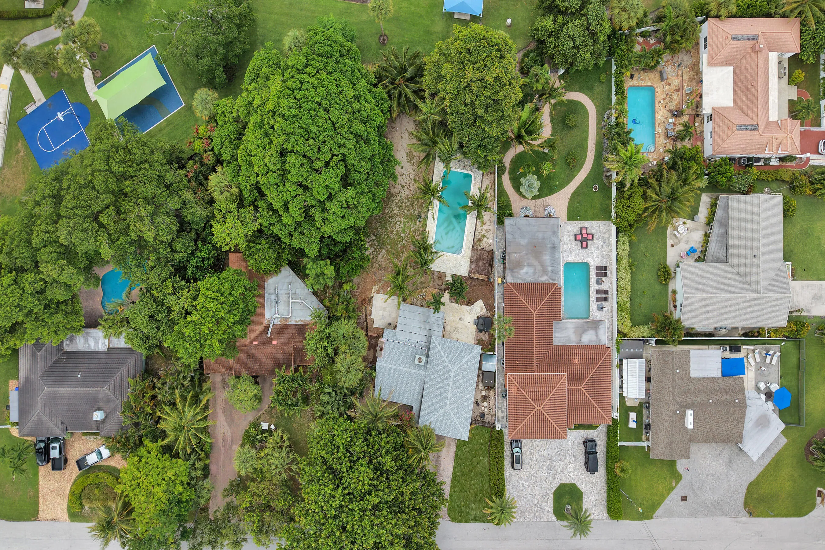 Estate-sized footprint on a quiet street in Pirates Cove
