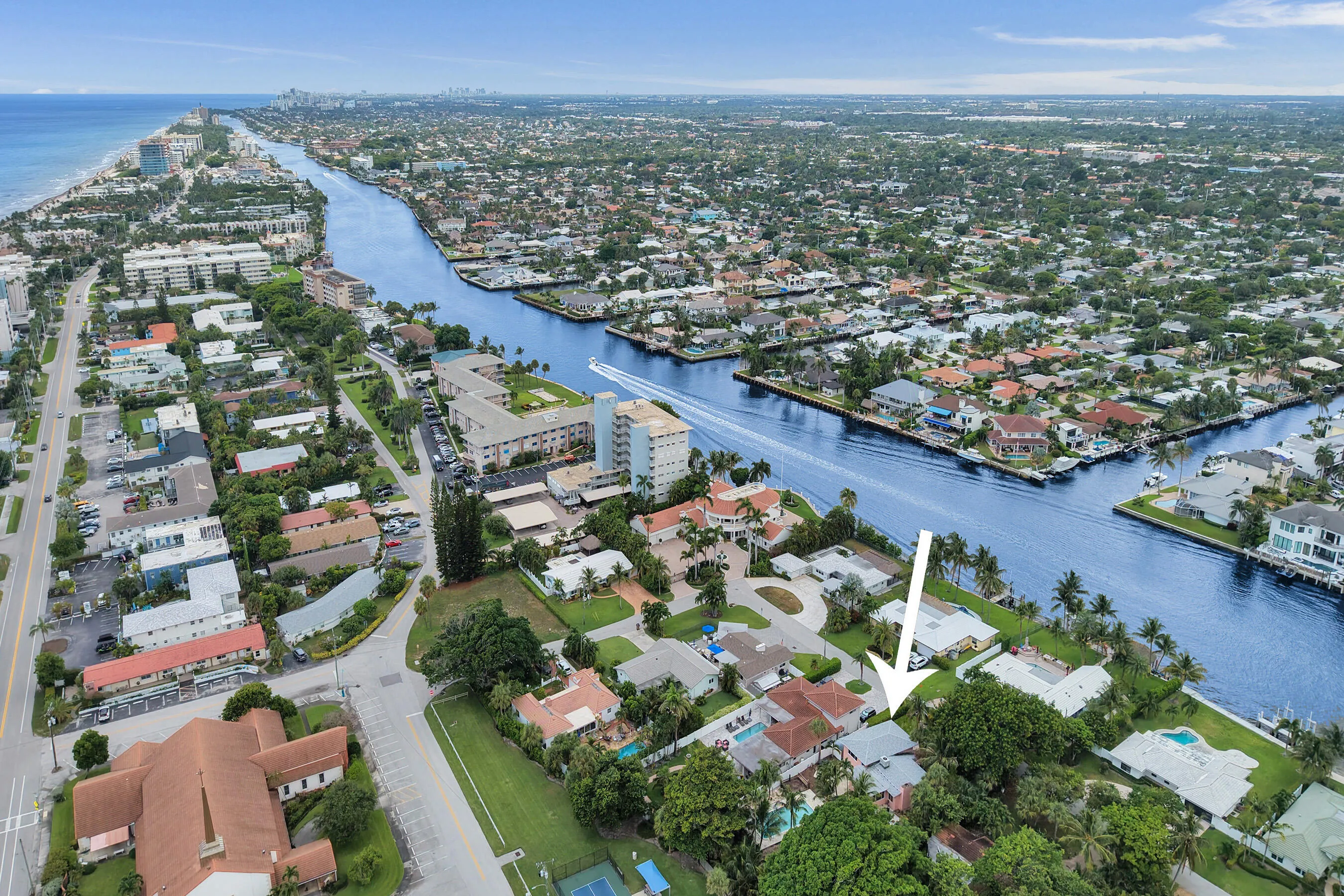 Ocean at the end of the street: the island setting from above