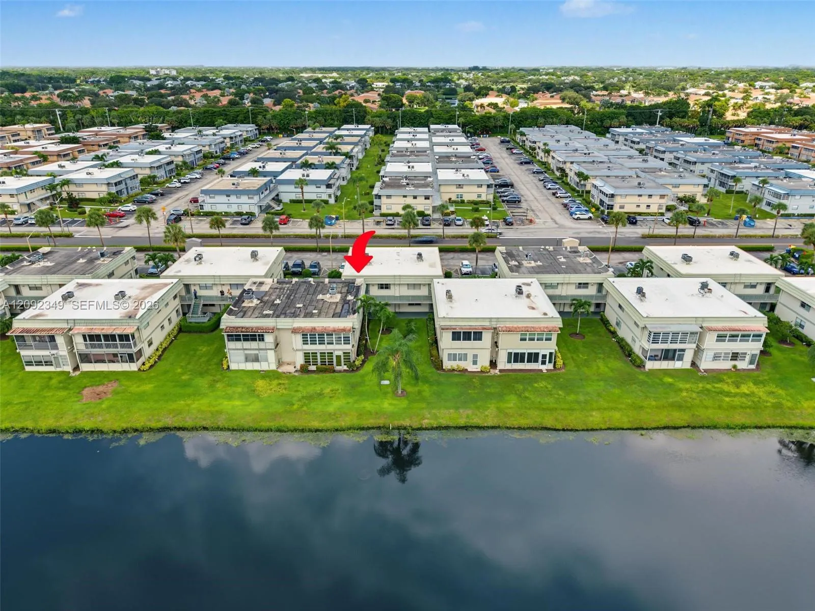 Great location overlooking peaceful and quite lakefront