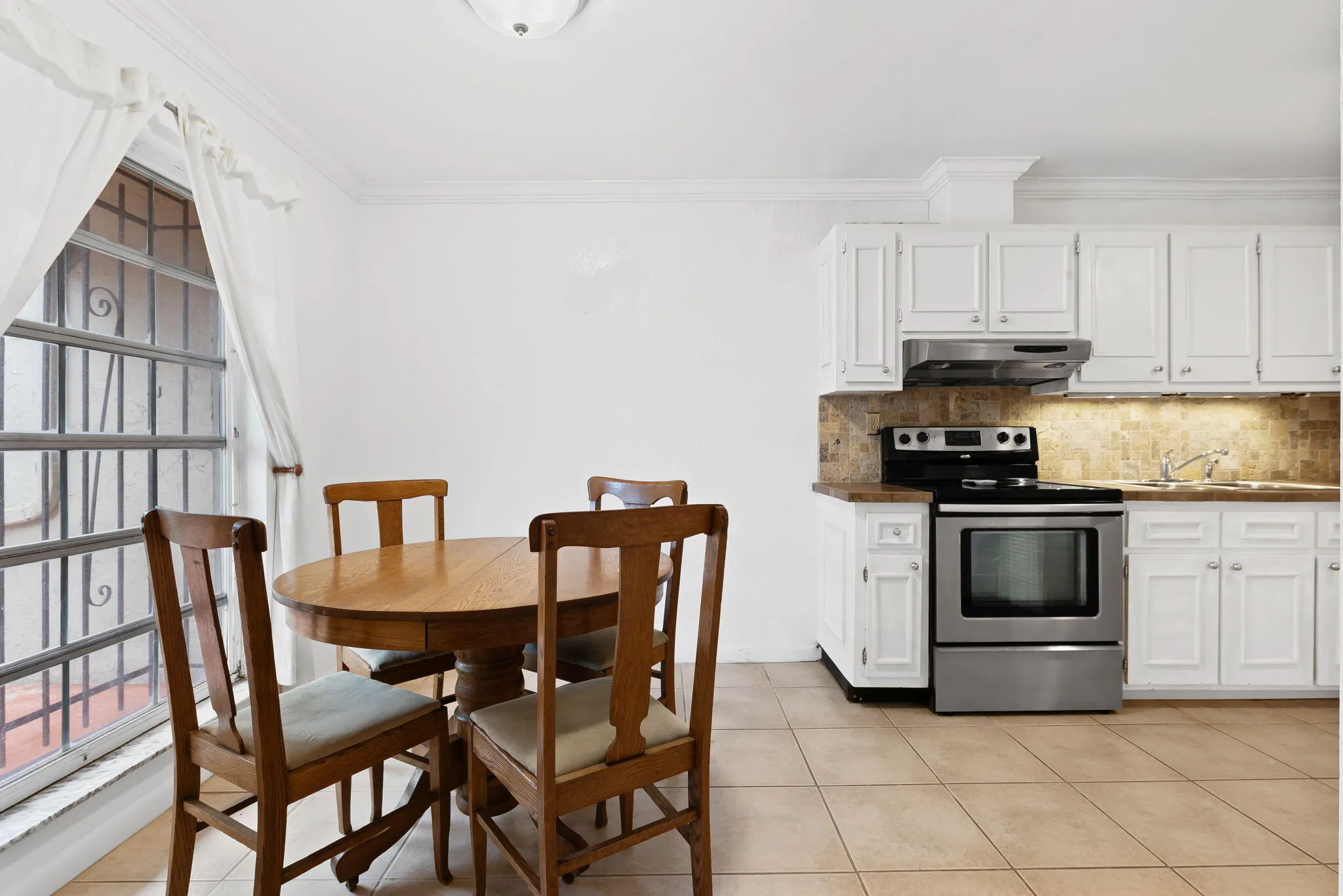 Kitchen & Breakfast Nook