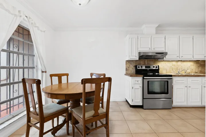 Kitchen & Breakfast Nook