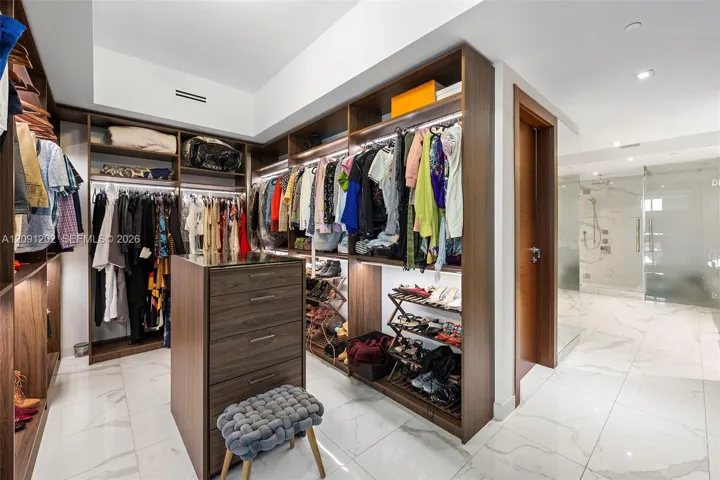 MASTER CLOSET