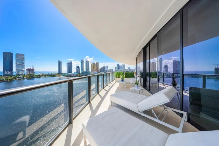 MASTER BALCONY