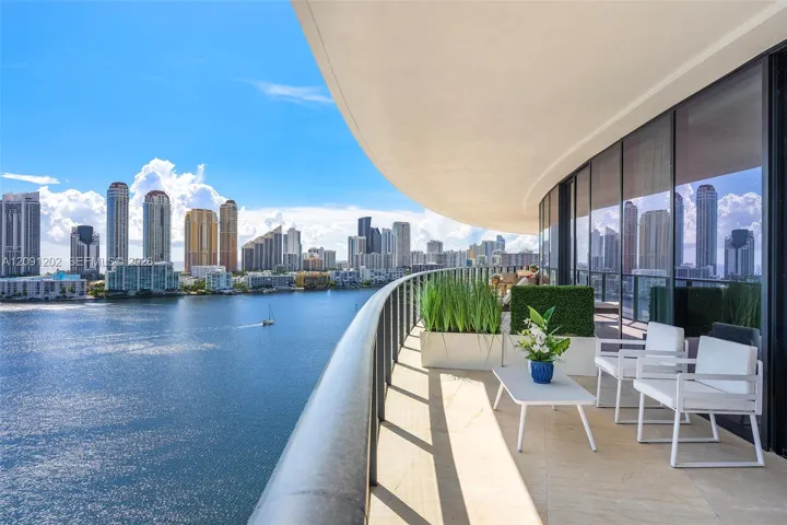 MASTER BALCONY