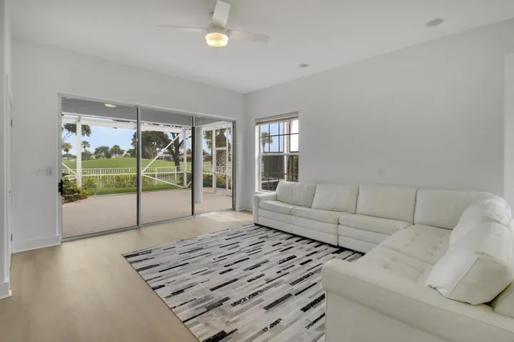 Living Room to Lanai
