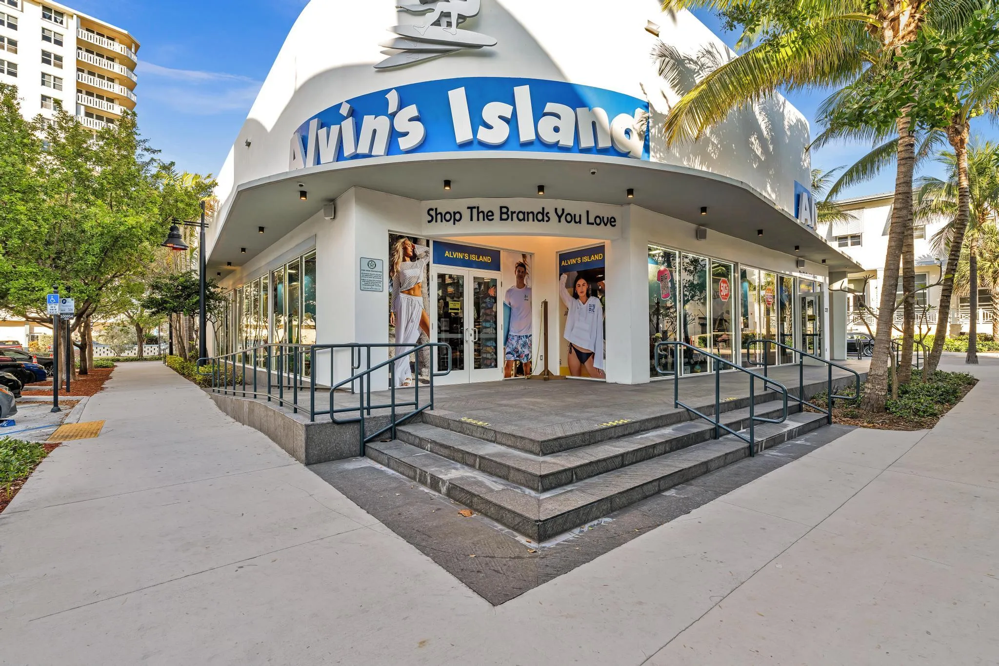 shopping available at the pier
