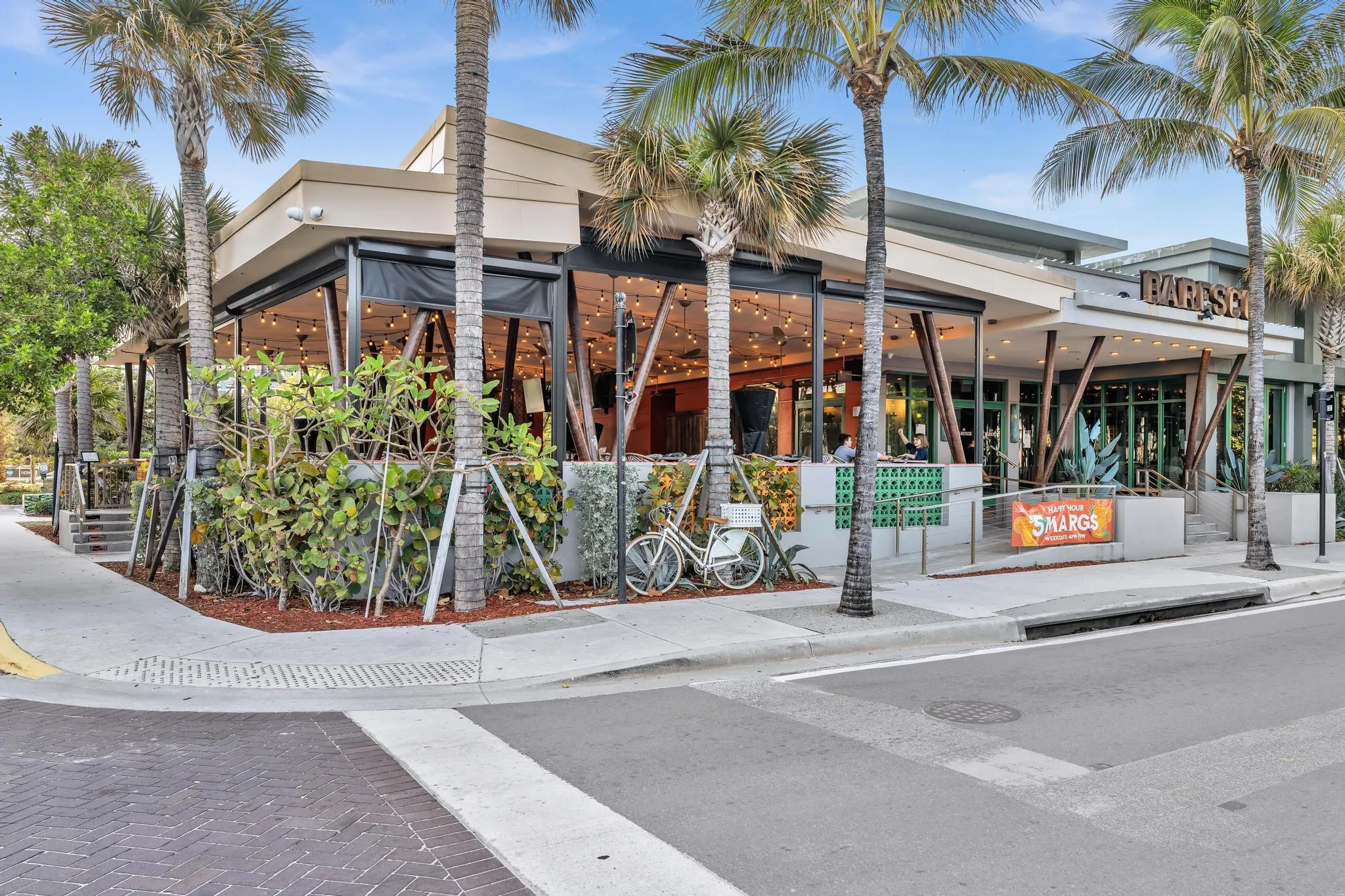 dining at the Pompano Pier