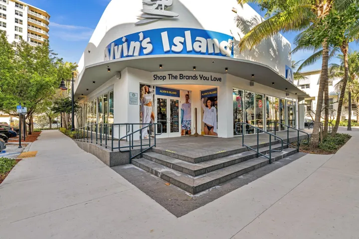 shopping available at the pier