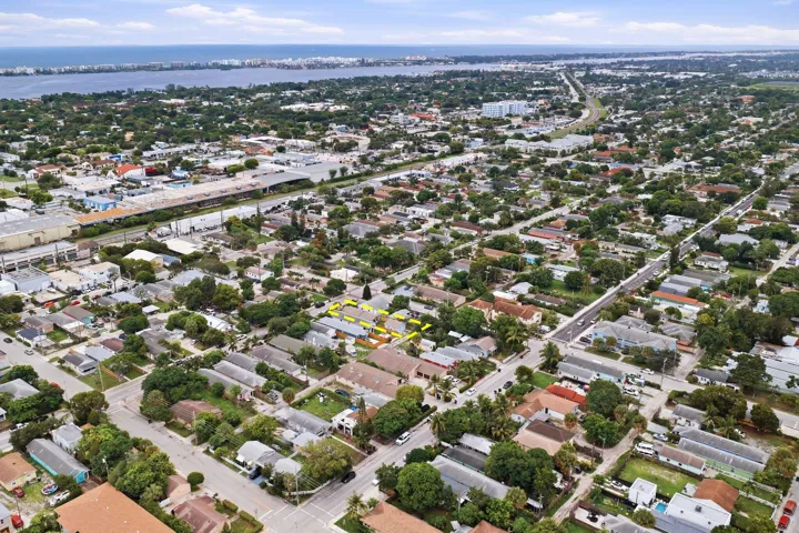 227-S-E-St-Lake-Worth-Beach-MLS-006