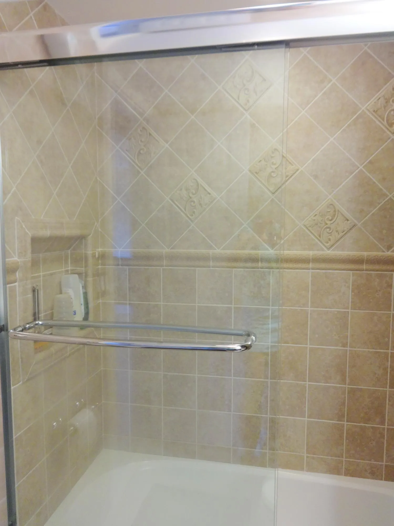 Guest shower tub