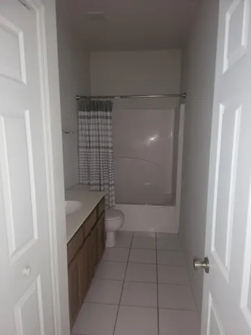 HALIFAX SHARED BATHROOM