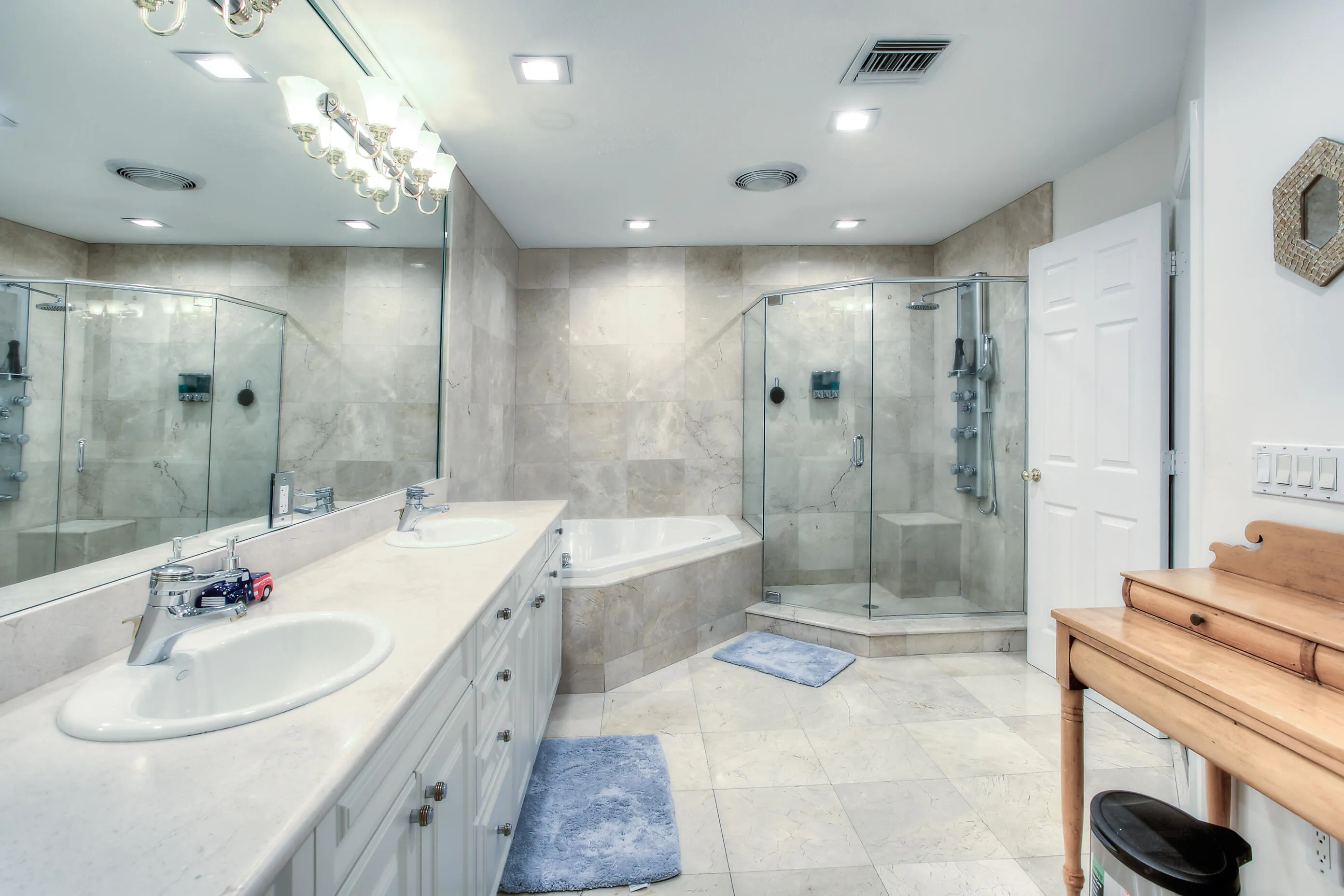 931 NE 23rd Terr-9