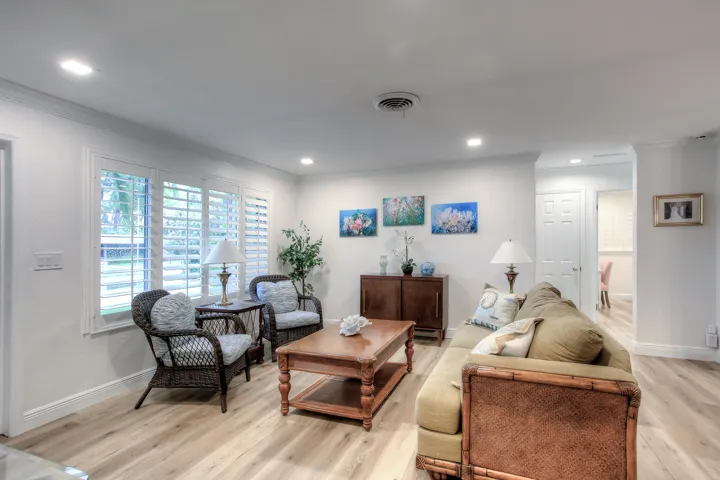 931 NE 23rd Terr-2