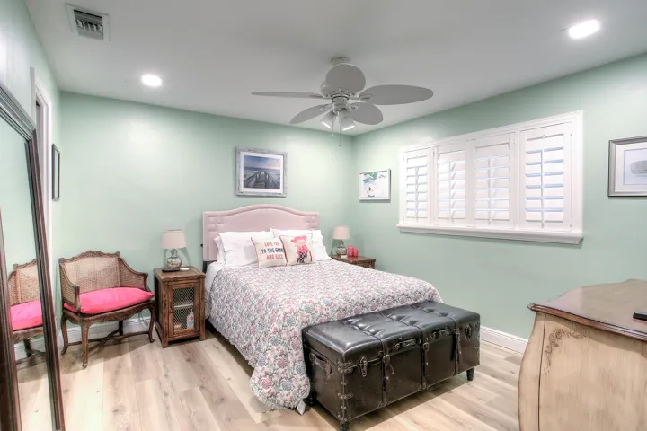 931 NE 23rd Terr-15