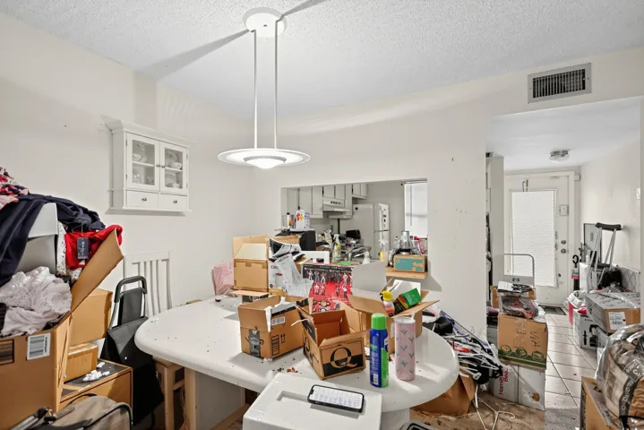 14_Building_177-Living_room-0254