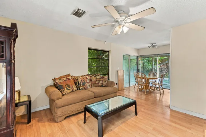 14_family room