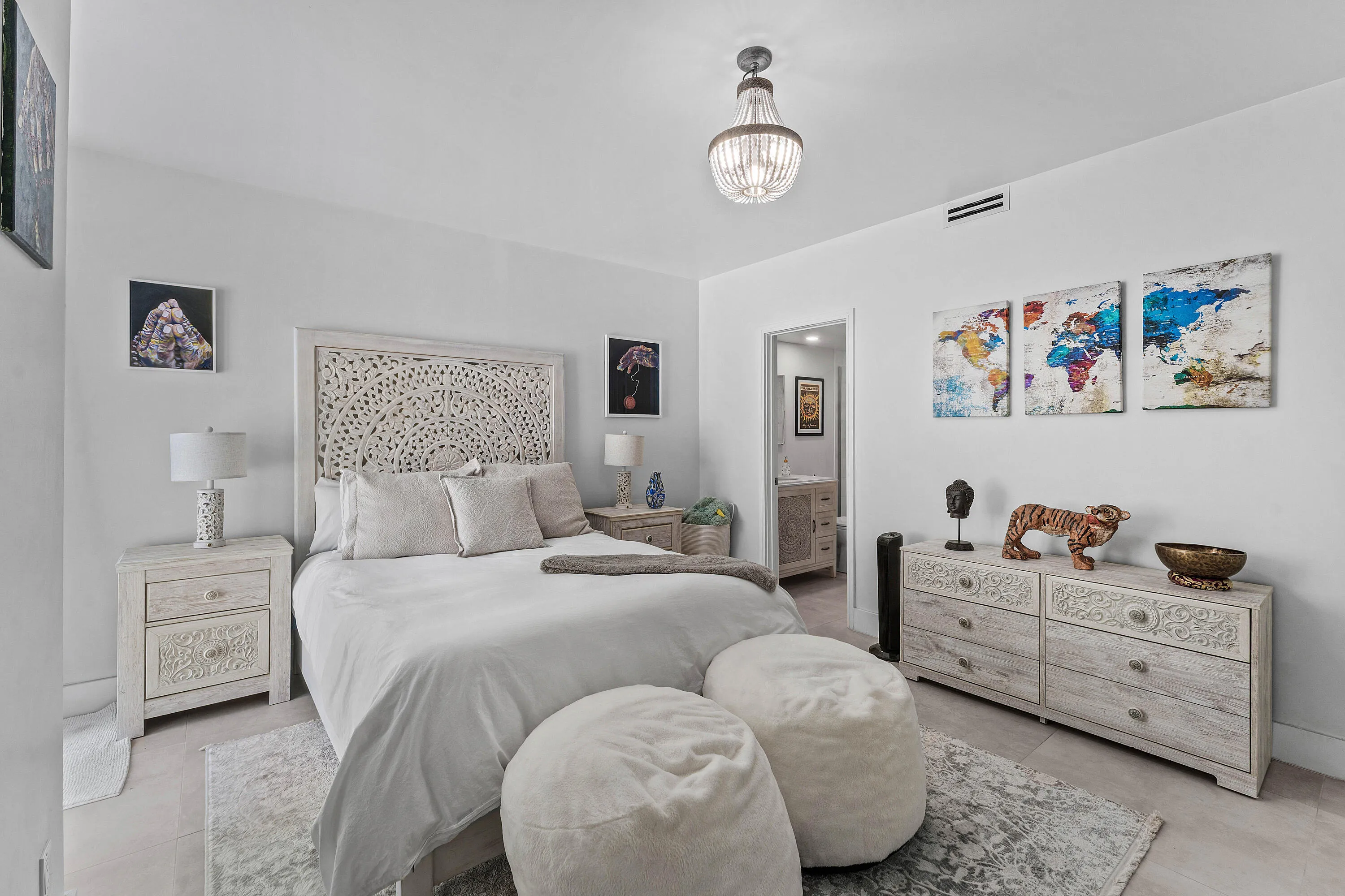 Guest bedroom 1 w/private ensuite