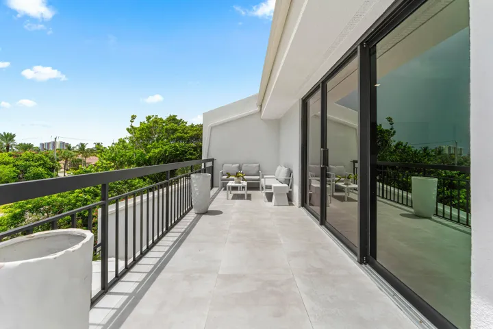 Private Master Balcony