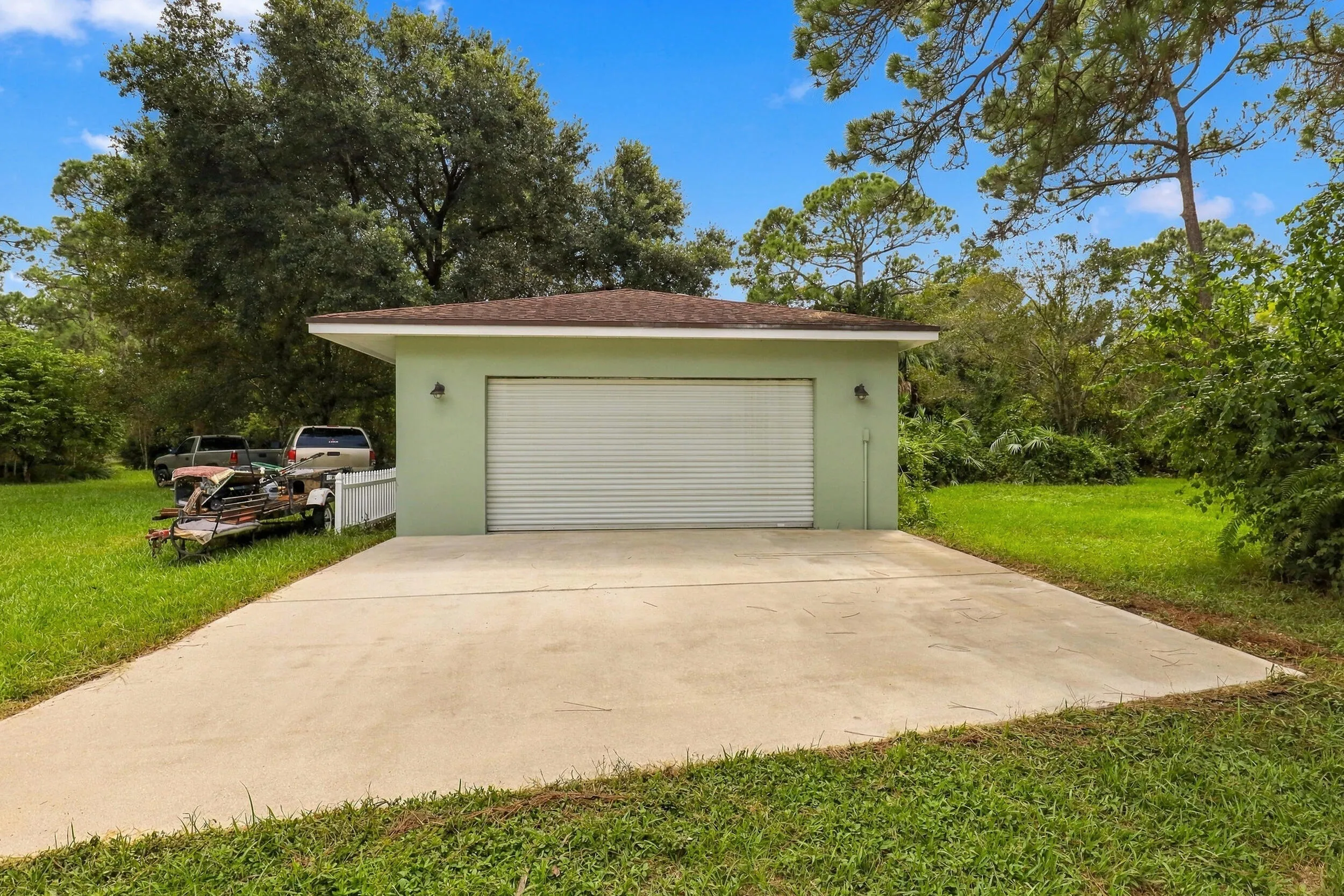 DETACHED GARAGE