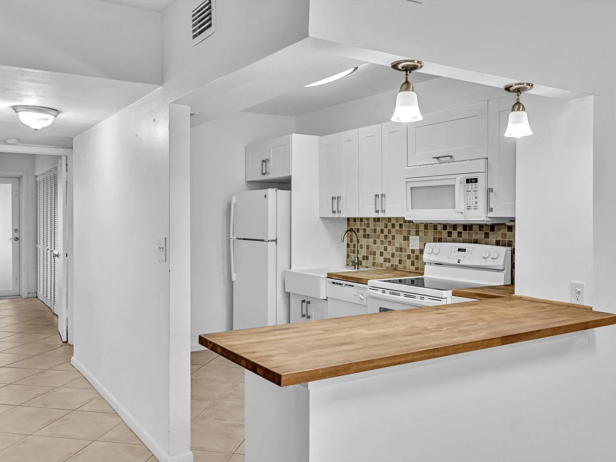 Baker 402 kitchen