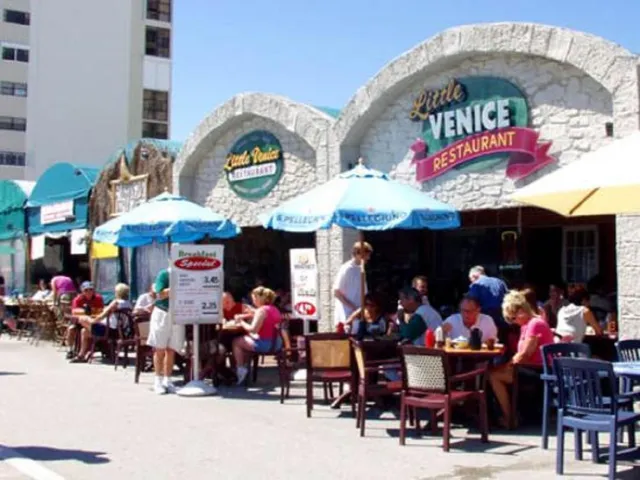 hollywood broadwalk restaurants resized