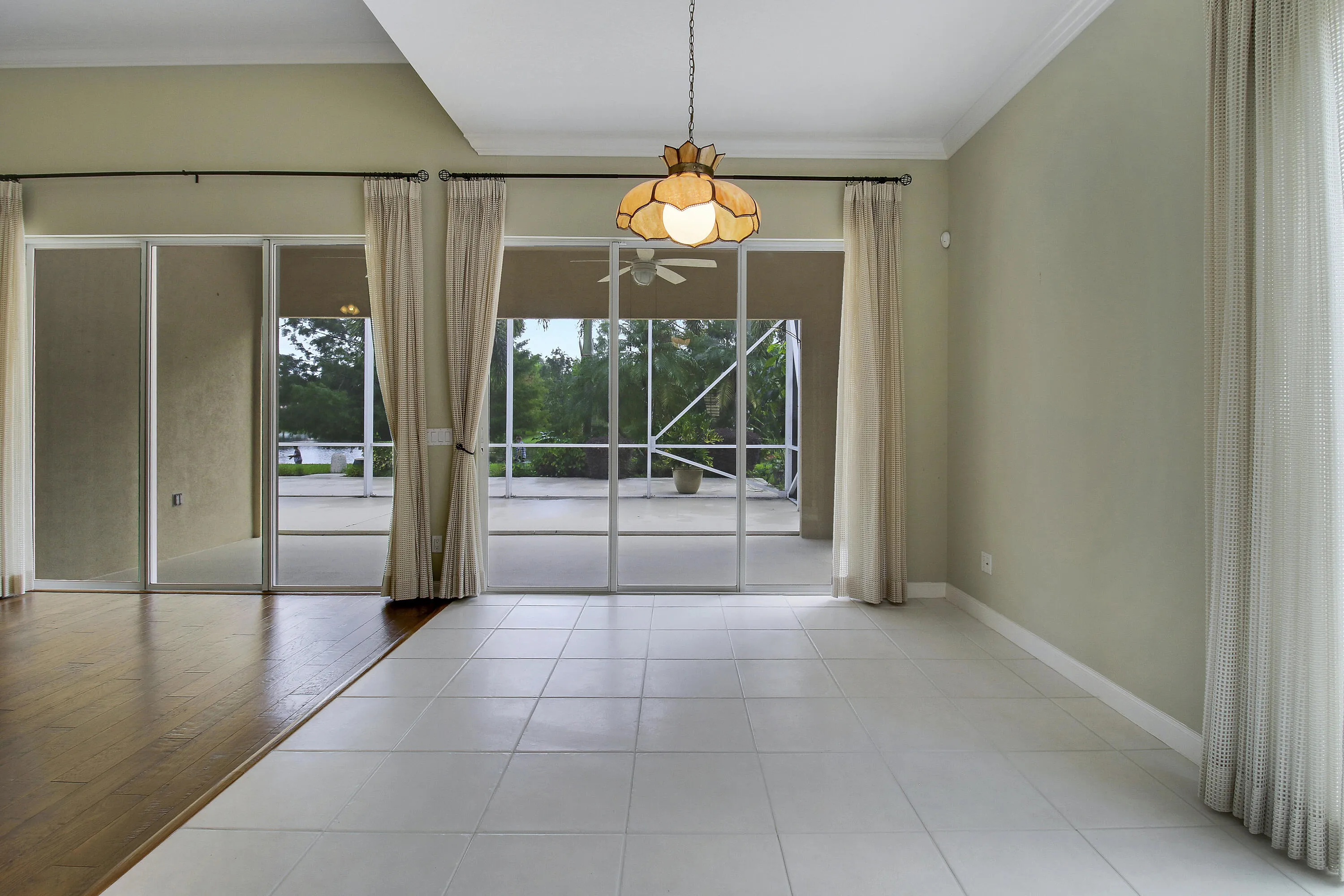 Dining Area & Lanai