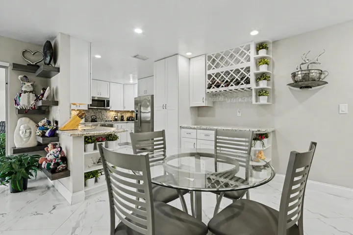 Eat-in kitchen area